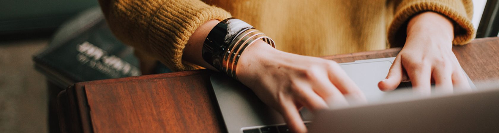 5 Reasons to Hire a Freelance Writer
